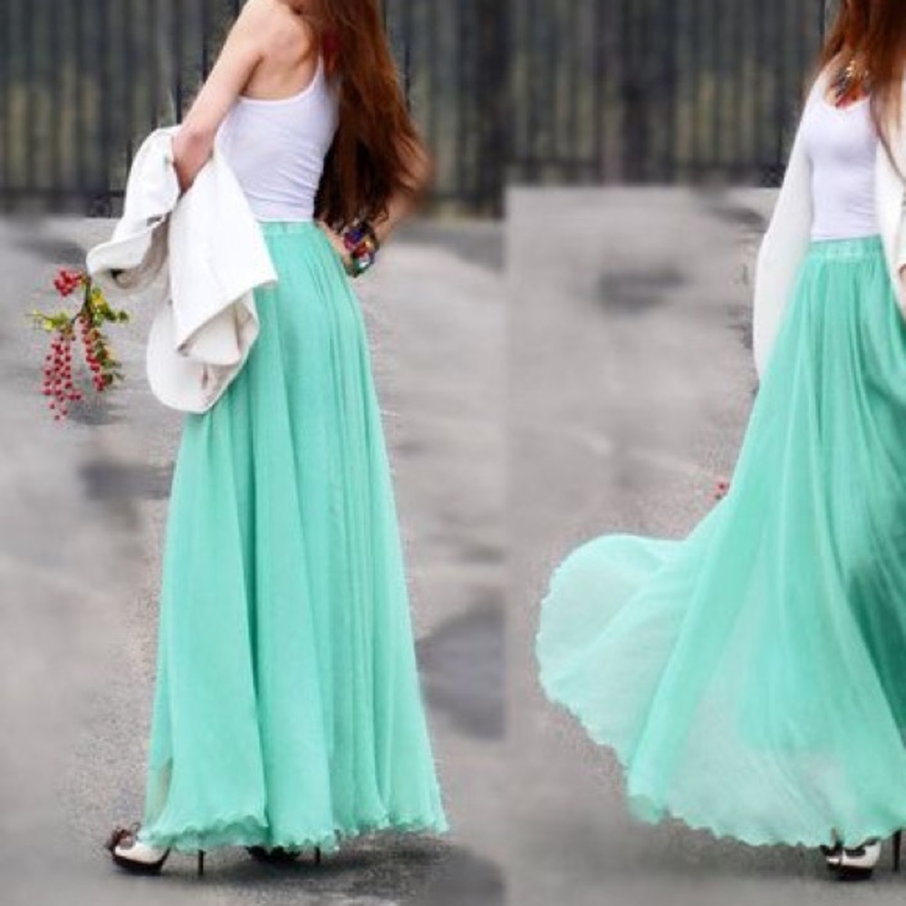 Dreamy, mint green maxi skirt!